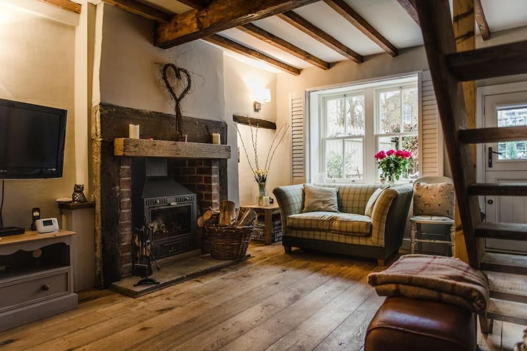 1800 Period Grade 2 Listed Cottage Addingham Zewnętrze zdjęcie
